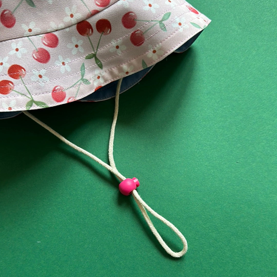 Bucket hat with laces - cherries