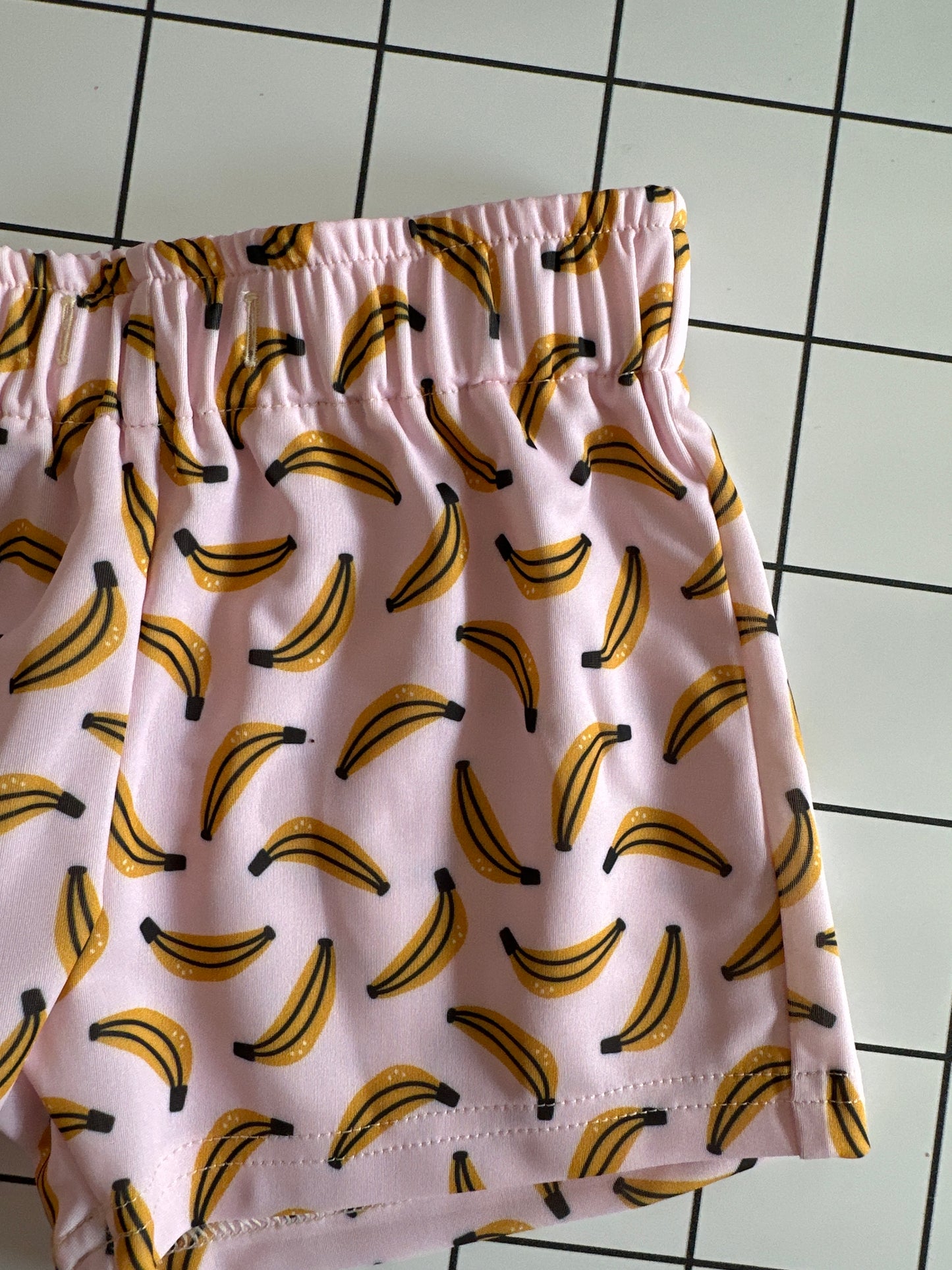 Surf shorts UV protection - "go bananas"