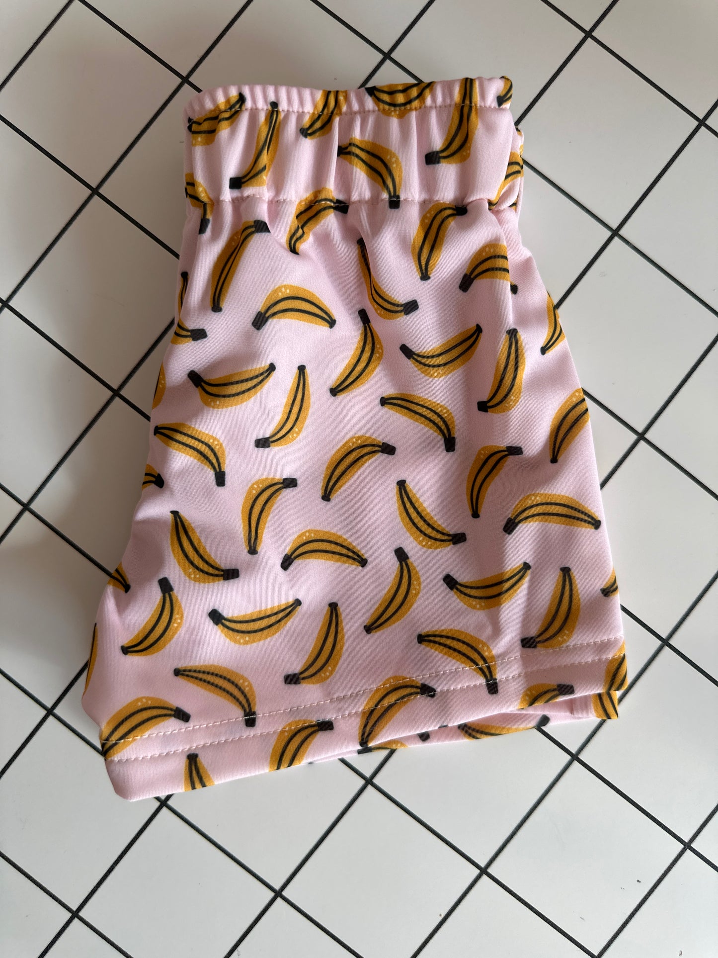 Surf shorts UV protection - "go bananas"