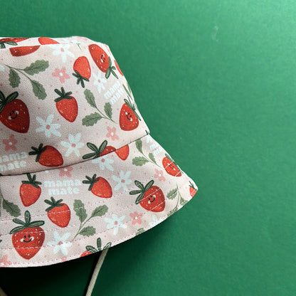 Bucket hat with laces - strawberries