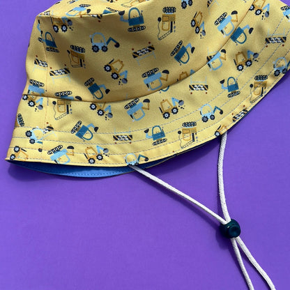 Double-faced bucket hat with laces